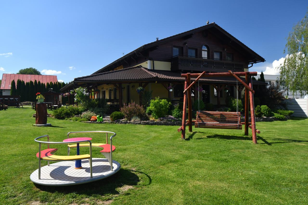 Villa Victoria Penzion Liptovsky Jan Exterior photo